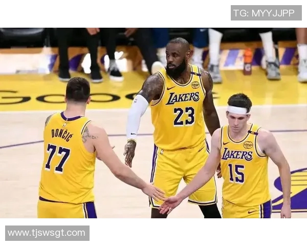 詹姆斯：从篮球场的传奇到社会影响力的多元化探索