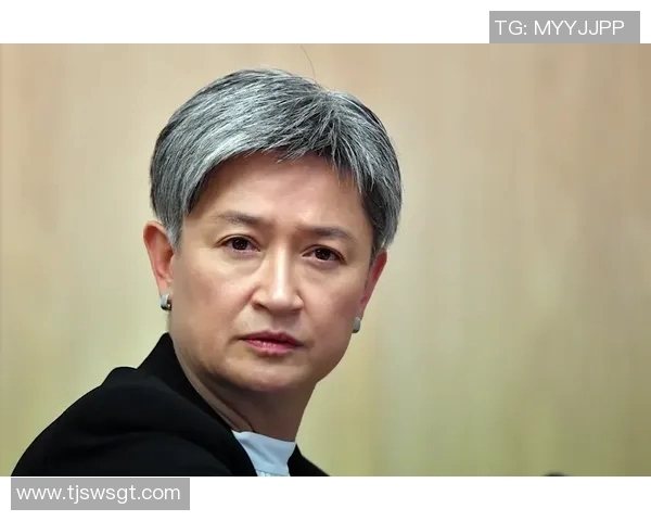 登山杖在户外探险中的多重作用与使用技巧解析